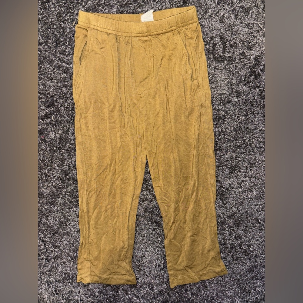 Kate Quinn pants